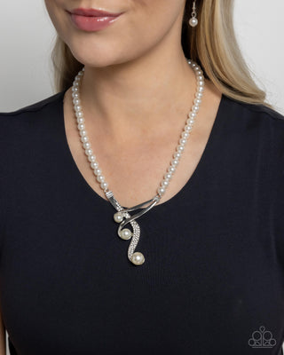 Elegant Entourage - White