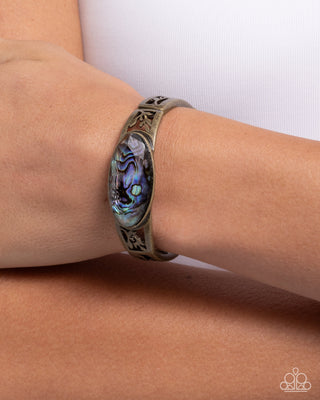 Spliced Santa Fe - Brass - Vine Frame Abalone Shell Paparazzi Stretchy Paparazzi Bracelet