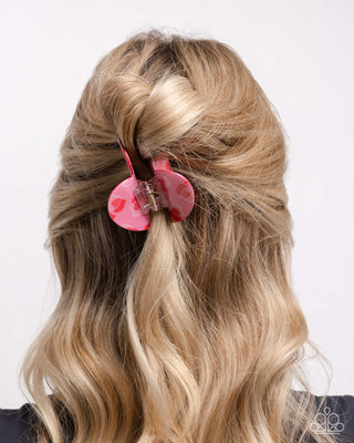 Courting Clip - Pink - Heart Paparazzi Claw Clip