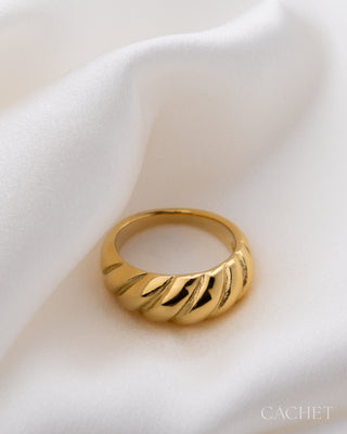 Gild 18K gold-plated ring flat lay, size 10