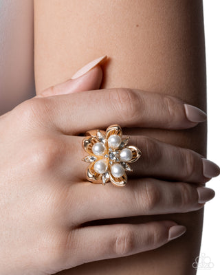 Giving Glitz - Gold