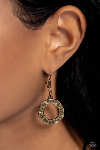 Rounded Redux - Brass - Hammered Hoop Paparazzi Short Necklace