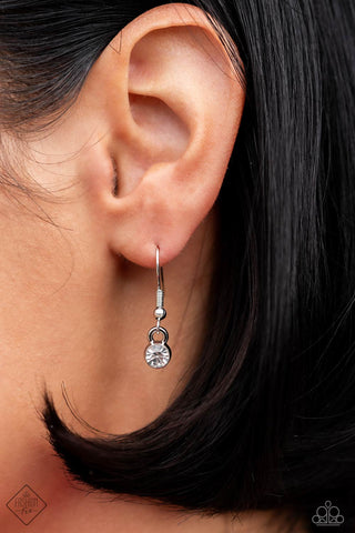 Gatsby Gallery - White - Pearl Center Rhinestone Flower Paparazzi Short Necklace - October 2023 Fiercely 5th Avenue