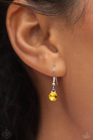 Concession Couture - Multi - Colored Gem Tiered Paparazzi Short Necklace - January 2024 Sunset Sightings