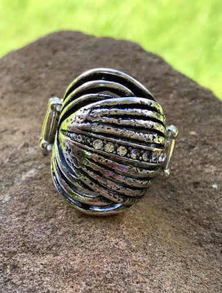 Glitter Tracker White Fashion Fix Exclusive Paparazzi Ring